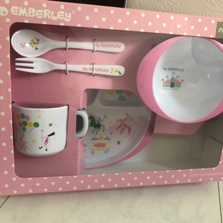 ✨新品✨ベビー　食器セット　出産祝い　プラスチック食器　プレゼント　かわいい　箱入りの画像