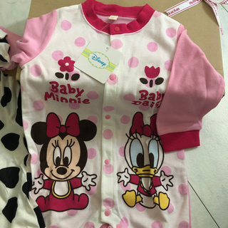 ✨新品タグ付き　ベビー服　ロンパース　2枚セット　牛＆ディズニー　サイズ80の画像