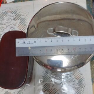 ステンレスの３段重ねの入れ物、総菜入れ　中古