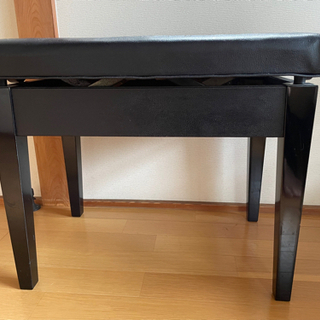 ピアノのイス(中古品)の画像