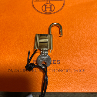 断捨離中　お値下げしました。HERMÈS カデナ　ゴ-ルド　新品