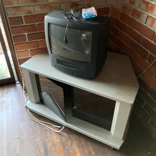 テレビ台あげます。