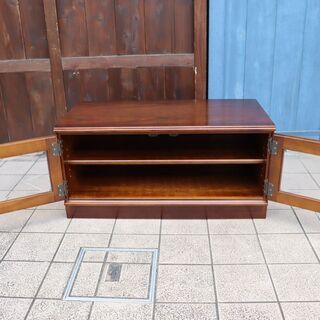 karimoku(カリモク家具)の人気シリーズCOLONIAL(コロニアル)のTVボードです。アメリカンカントリースタイルのクラシカルなデザインのテレビ台。リビングのサイドボードとしても♪BI225の画像
