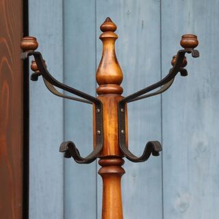 Karimoku(カリモク家具)のCOLONIAL(コロニアル)シリーズのポールハンガー。アメリカンカントリースタイルのクラシカルなデザイン。木のぬくもりを感じるブナ材のハンガースタンドです♪BI226の画像