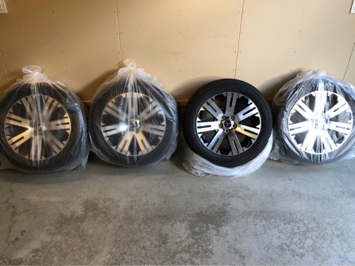 【新車外し】新型デリカD5(MC後) 純正タイヤ・ホイールセット