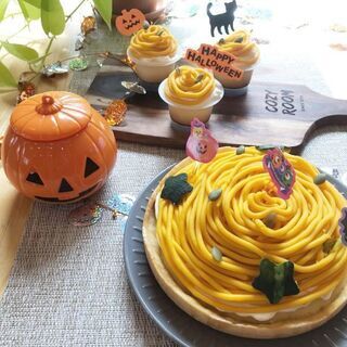 英語でハロウィンかぼちゃのモンブランタルト＆カフェ風ランチプレートの画像