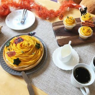 英語でハロウィンかぼちゃのモンブランタルト＆カフェ風ランチプレートの画像