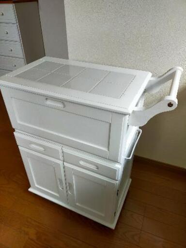 かわいい収納棚　キャスター付き♪