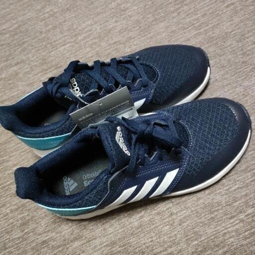 新品　adidas　ジュニア　スニーカー　23センチ　FX4721