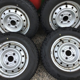 135/80R12のｽﾀｯﾄﾞﾚｽ+ｽﾁｰﾙﾎｲｰﾙｾｯﾄです。