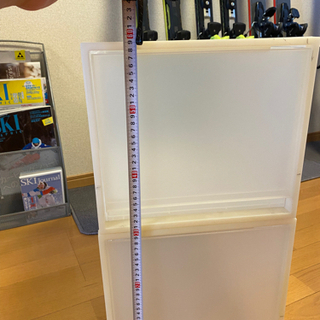 上下分割可能な2段収納ケースです。並列で置くこともできます