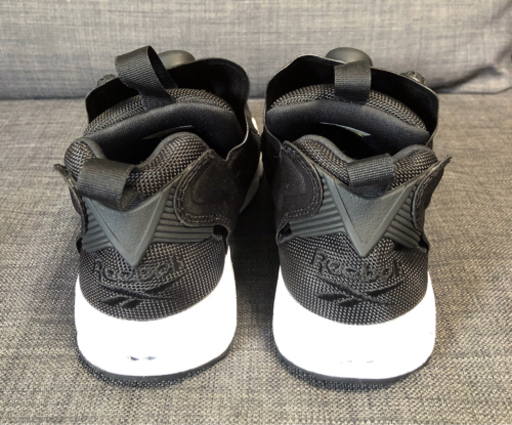 【新品】格安！リーボック ポンプフューリー V65750 レディース 24.0cm 大人気カラー 定価値下げ無しモデル ブラック ホワイト