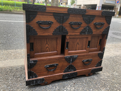 圧倒的存在感！！民芸タンスを特別価格で！