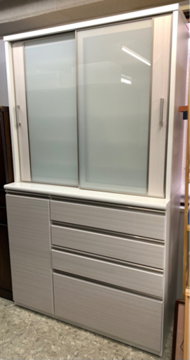 抜群の収納力！食器棚！