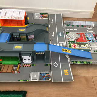 トミカ とびだす！おかたづけ立体マップ
