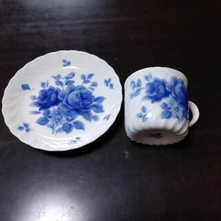 ✣お話中✣コーヒーカップ　薔薇　３客＋お皿2枚の画像