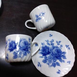 ✣お話中✣コーヒーカップ　薔薇　３客＋お皿2枚の画像