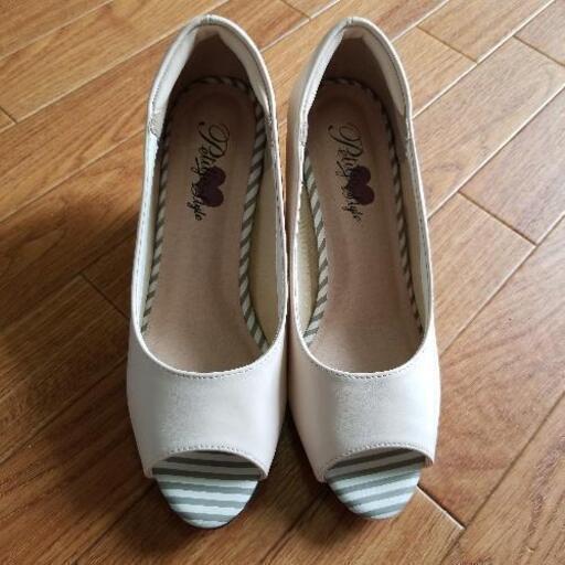 新品、未使用　パンプス　ベージュ