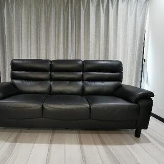 ３人掛けソファ　土日に取りに来ていただける方　　お値下げ可能ですの画像