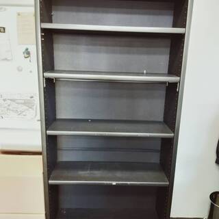 黒い本棚