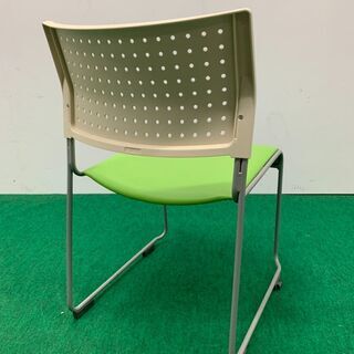 中古 アイリスチトセ スタッキングチェア 　白緑　龍ヶ崎倉庫の画像