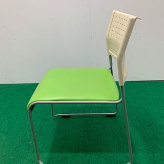 中古 アイリスチトセ スタッキングチェア 　白緑　龍ヶ崎倉庫の画像