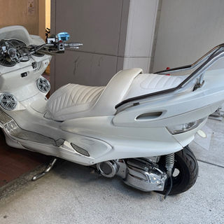 【YAMAHAマジェスティーc】SG03J ホワイトフルカスタム　スピーカー4発の画像