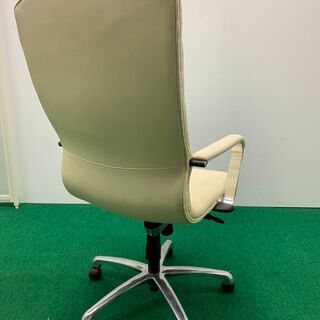 中古　肘置きつき役員チェア 白 龍ヶ崎倉庫の画像
