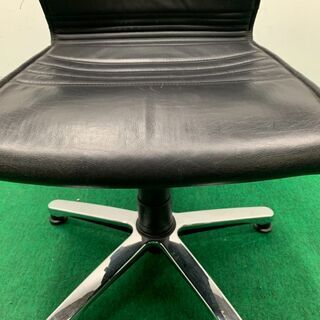 中古　肘置き付きチェア　黒 龍ヶ崎倉庫の画像
