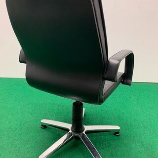 中古　肘置き付きチェア　黒 龍ヶ崎倉庫の画像