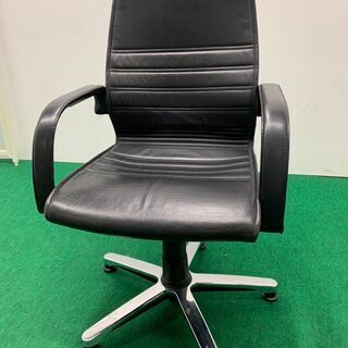 中古　肘置き付きチェア　黒 龍ヶ崎倉庫
