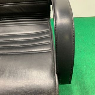 中古　肘置き付きチェア　黒 龍ヶ崎倉庫の画像