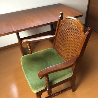 折り畳み可能ダイニングテーブル&チェアの画像