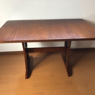 折り畳み可能ダイニングテーブル&チェア