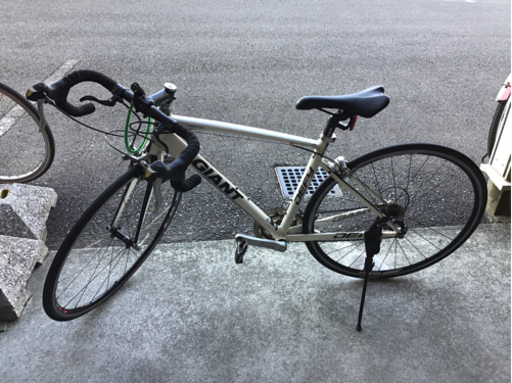 ●販売終了●※歳末価格※値下げしました※ロードタイプ自転車　700ｍｍ　GIANT　１６段変速　ギア付き　ブレーキダブルタイプ　中古品
