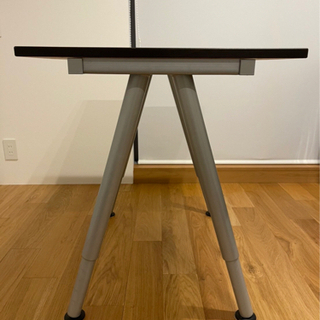 テーブル、デスク(高さ調節機能付き)の画像