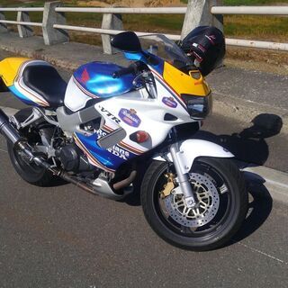 ホンダ　ＶＴＲ１０００Ｆ　ロスマンズカラー 値下げ致しました。