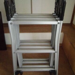 Ｗに畳む梯子になる脚立　６００（上部４２０）×１０４０（８６０）...
