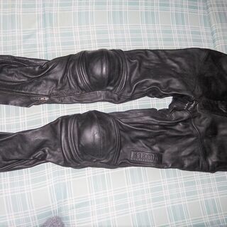 バイク用革パンツ B’ｓ　Ｌｅａｔｈｅ　サイズＸＬ　膝カップ付き