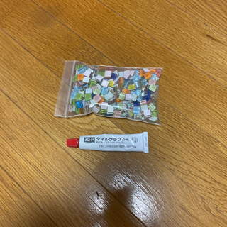 ダイソー　タイル　タイルクラフト用ボンド