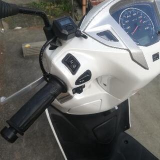 【購入者決定しました】HONDA LEADリード125cc 約34000Km パールジャスミンホワイト GIVIリアボックス 美車の画像