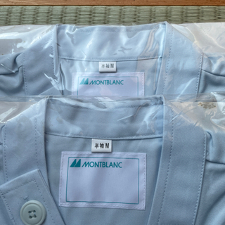 白衣　（薄い青）の画像