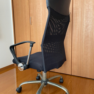 【お譲り先決定】回転椅子 ブラック メッシュ素材の画像