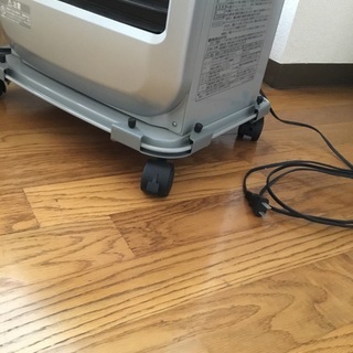 【値下げ#2】　灯油ファンヒーター　キャスター付の画像