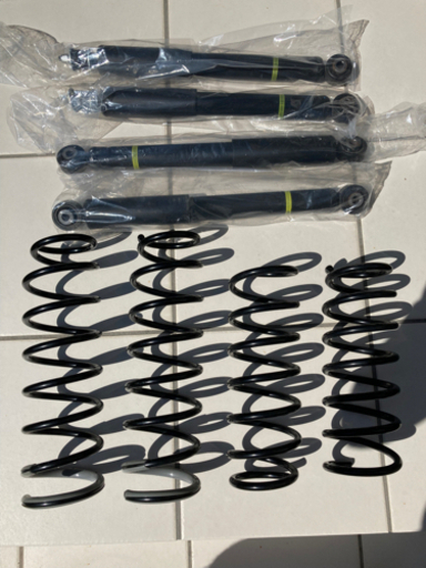 ジムニー　サスペンション、ショックセット