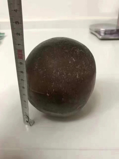 石っぽく、光を当てたらきれいなもの