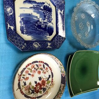食器、和皿が、各種あります。
