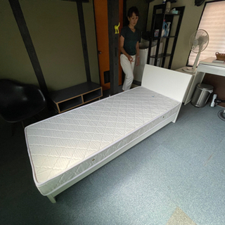 価格変更　ベッド　白　ほぼ未使用の画像