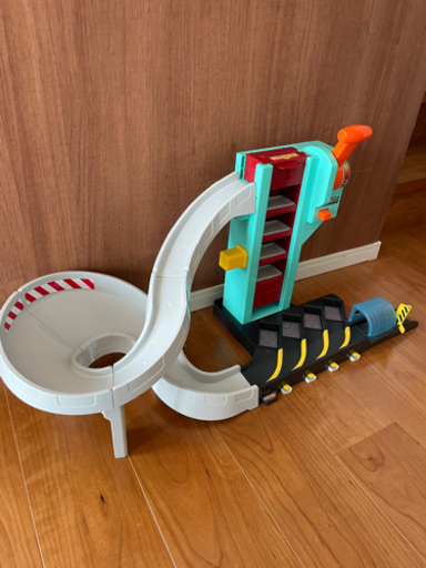 お値下げしました！カーズ　トミカダイナミックタワー