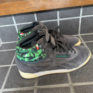 Reebok  スニーカーの画像